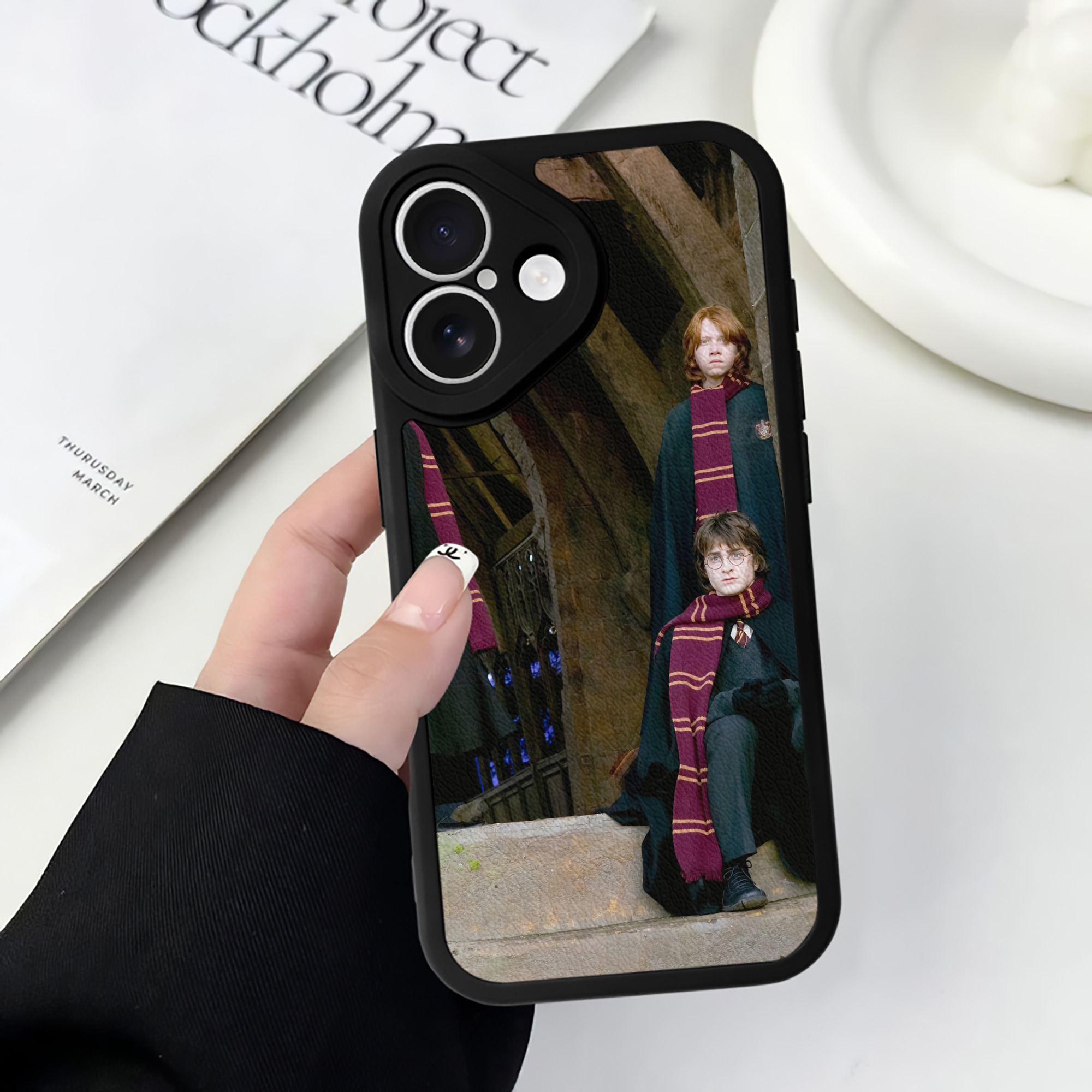 （画像用） Harry Potter ハリー・ポッターシリーズ 【iPhone 16シリーズ対応】シリコンスマホケース（レザー調） 材質：シリコン